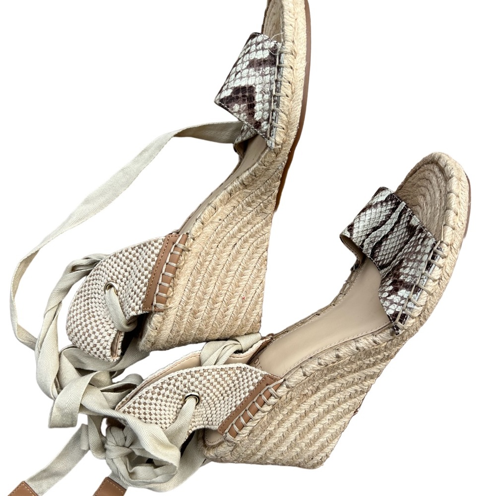 Vince Camuto nwt wedge sandals with lace up tie snakeskin pattern classic style
